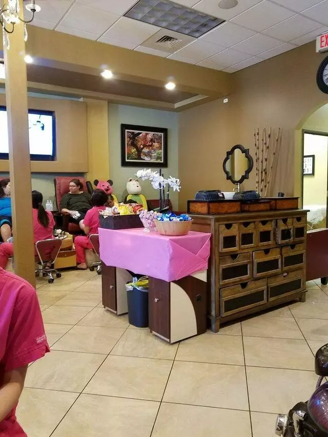 4 Seasons Nails & Spa