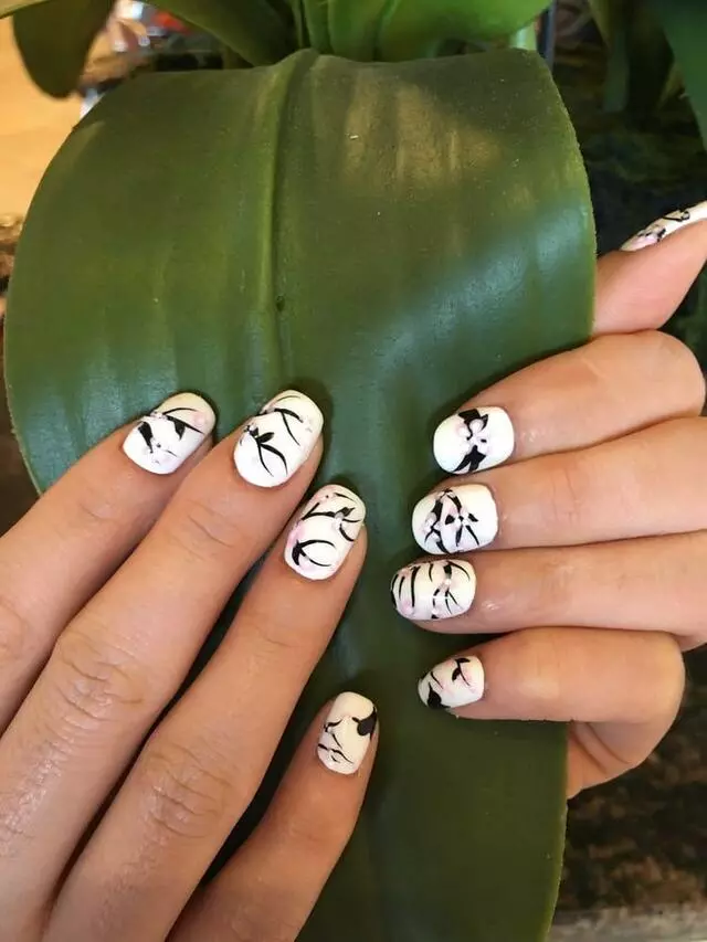 4 Seasons Nails & Spa