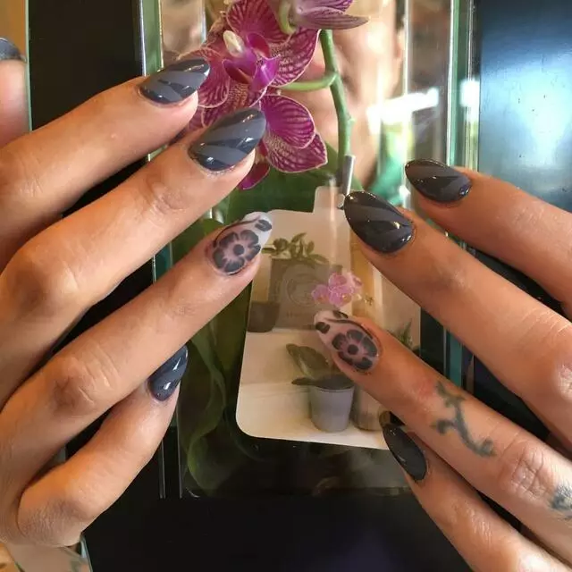 4 Seasons Nails & Spa