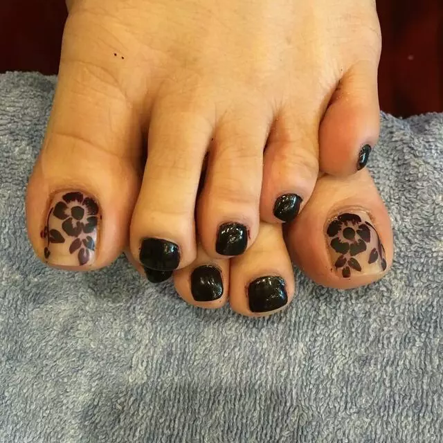 4 Seasons Nails & Spa