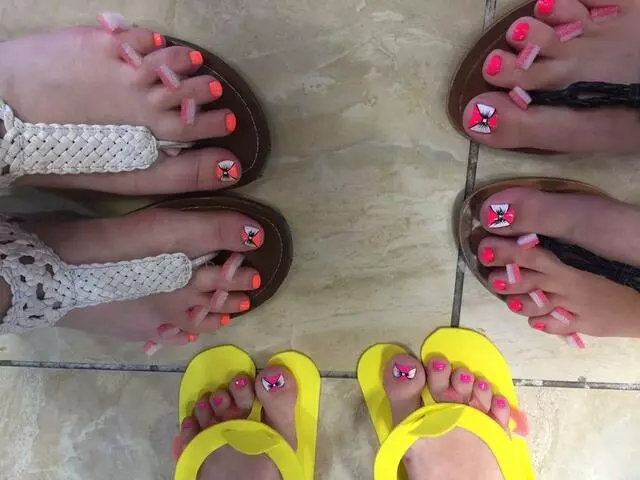 4 Seasons Nails & Spa