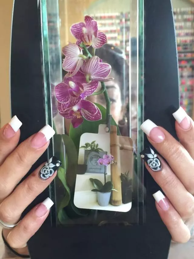 4 Seasons Nails & Spa