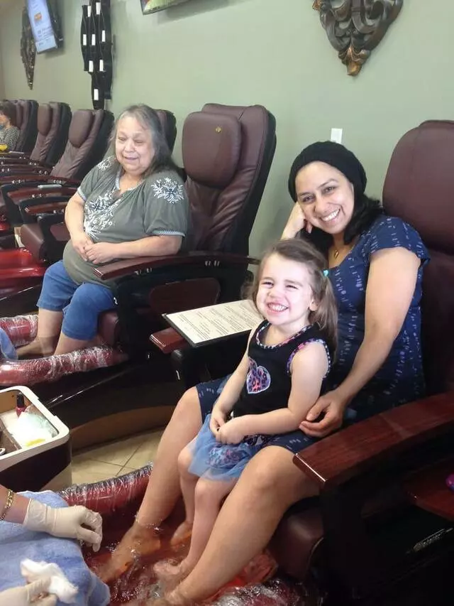 4 Seasons Nails & Spa
