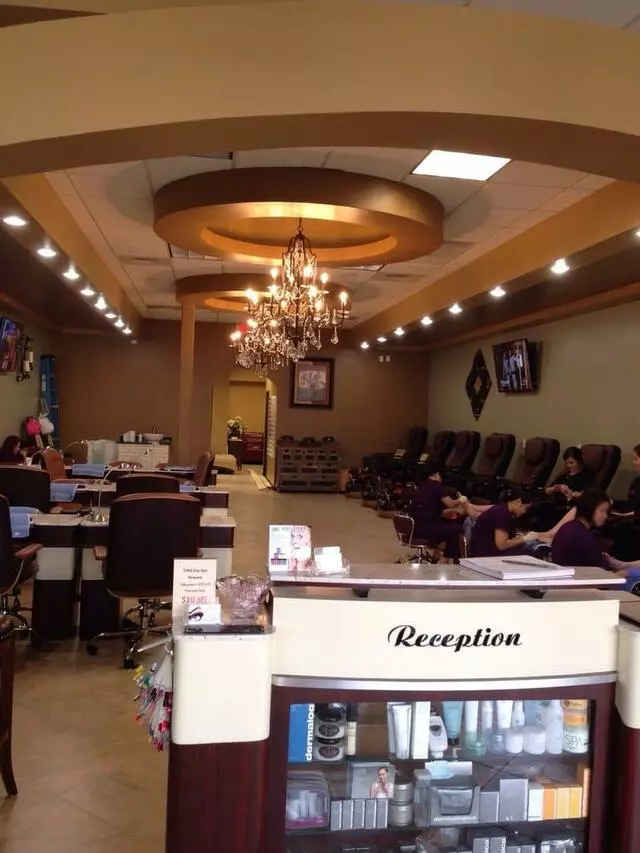 4 Seasons Nails & Spa