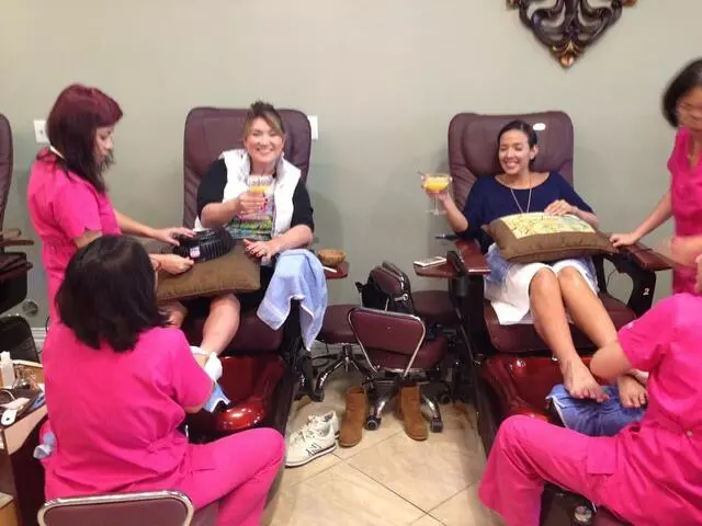 4 Seasons Nails & Spa
