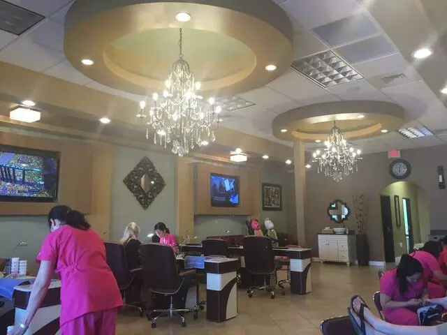 4 Seasons Nails & Spa