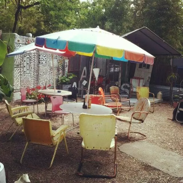 Amelia’s Retro-Vogue and Relics