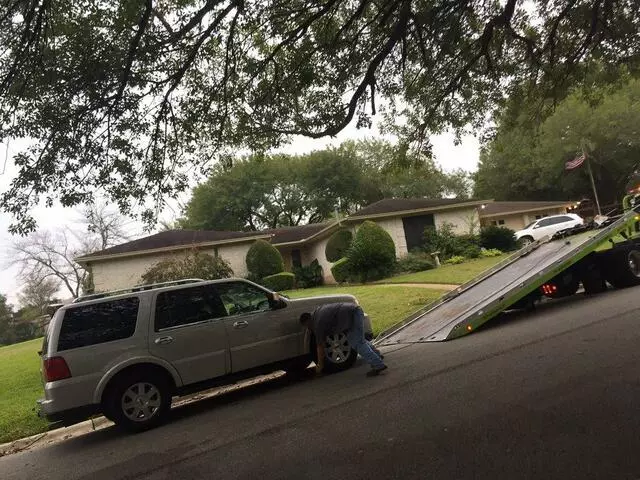 Aviles & Gabes Towing