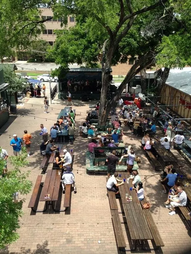Austin Maifest