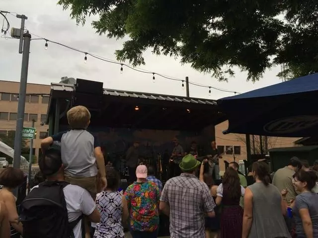 Austin Maifest