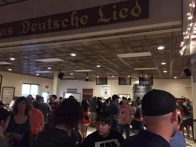 Austin Maifest