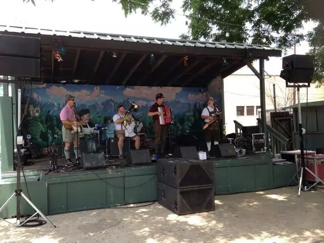 Austin Maifest