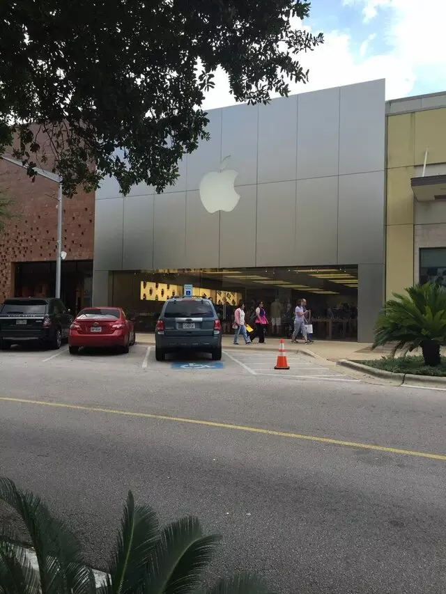 Apple Domain Northside