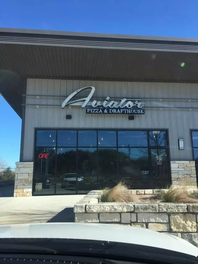 Aviator Pizza & Drafthouse