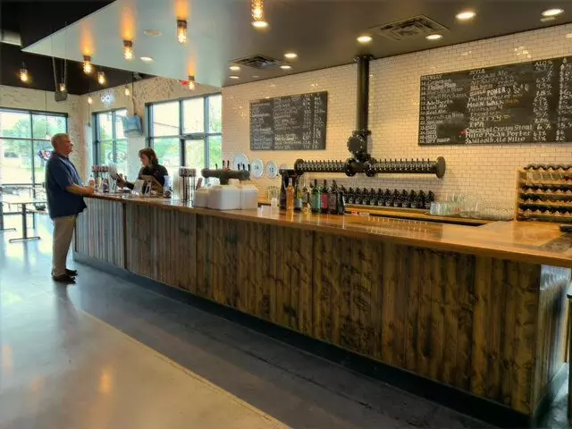Aviator Pizza & Drafthouse