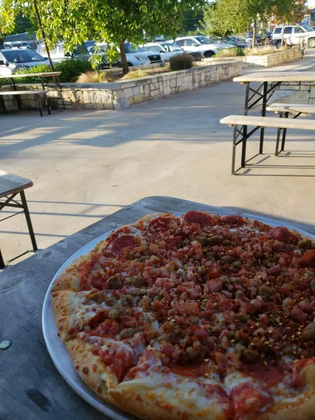 Aviator Pizza & Drafthouse