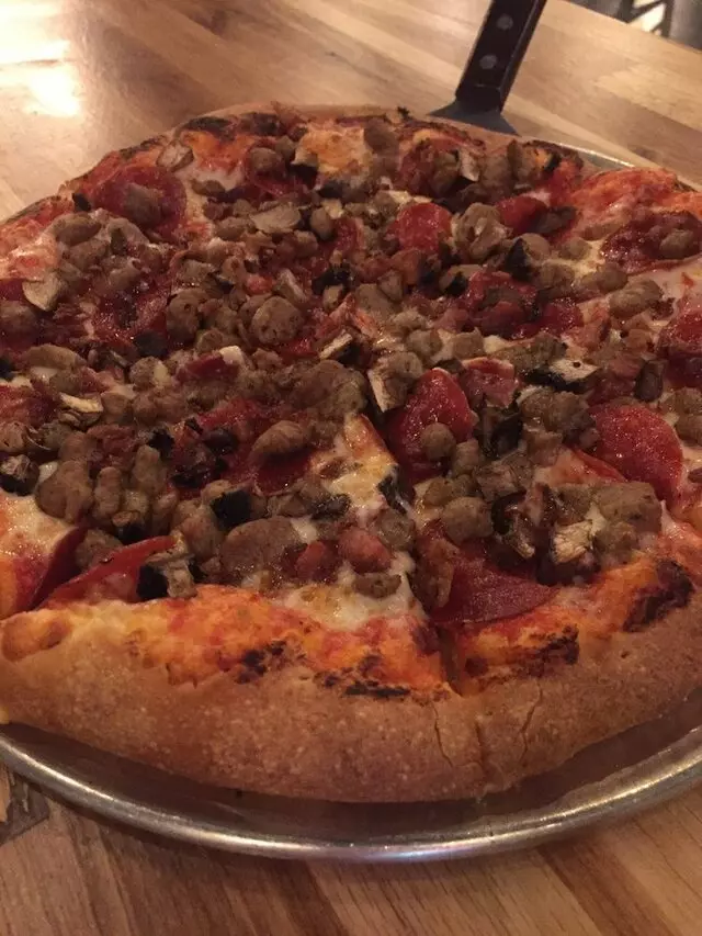 Aviator Pizza & Drafthouse