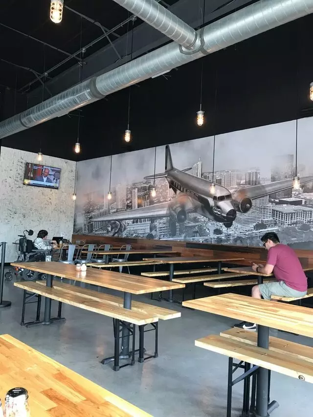 Aviator Pizza & Drafthouse