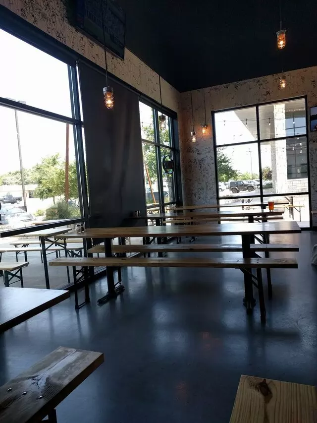 Aviator Pizza & Drafthouse