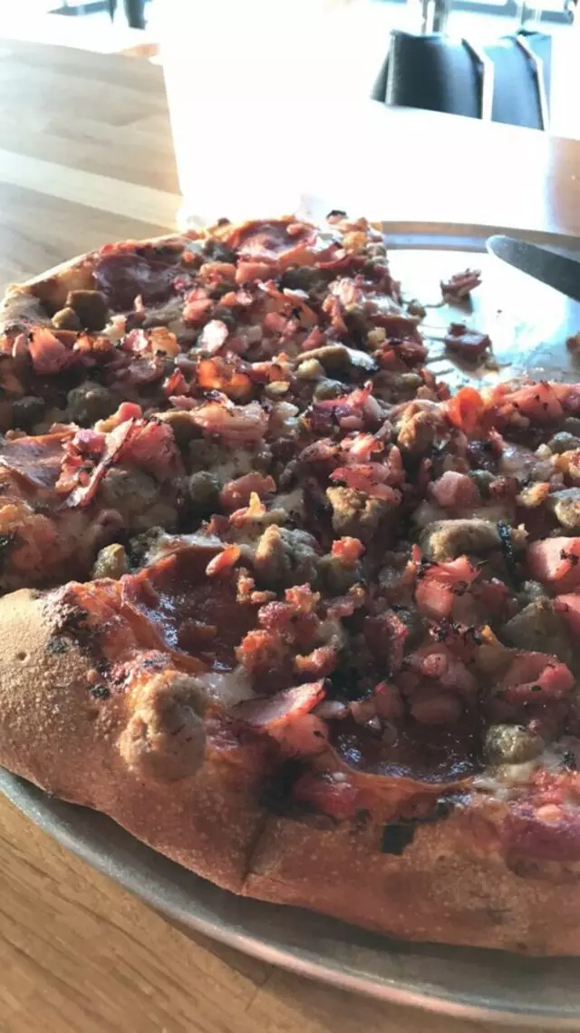 Aviator Pizza & Drafthouse