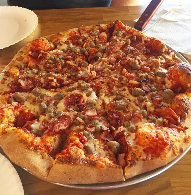 Aviator Pizza & Drafthouse