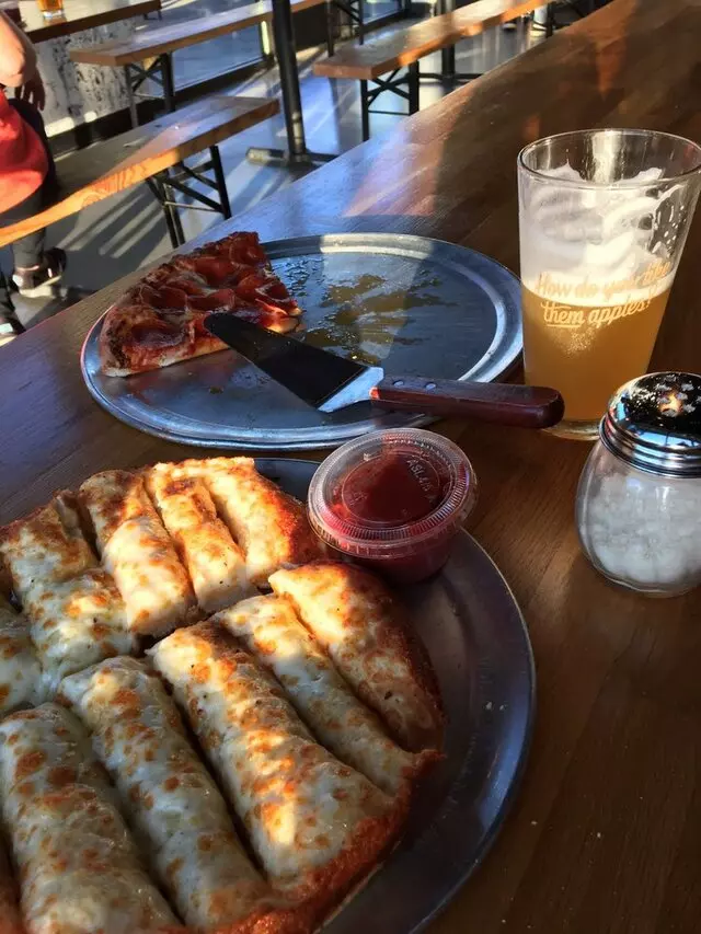 Aviator Pizza & Drafthouse
