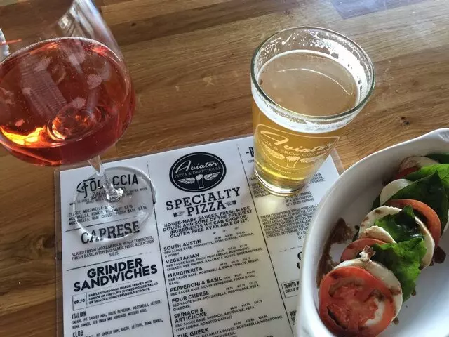 Aviator Pizza & Drafthouse