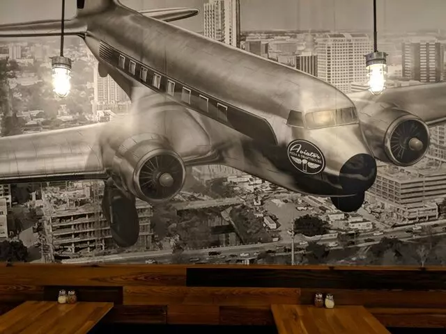 Aviator Pizza & Drafthouse
