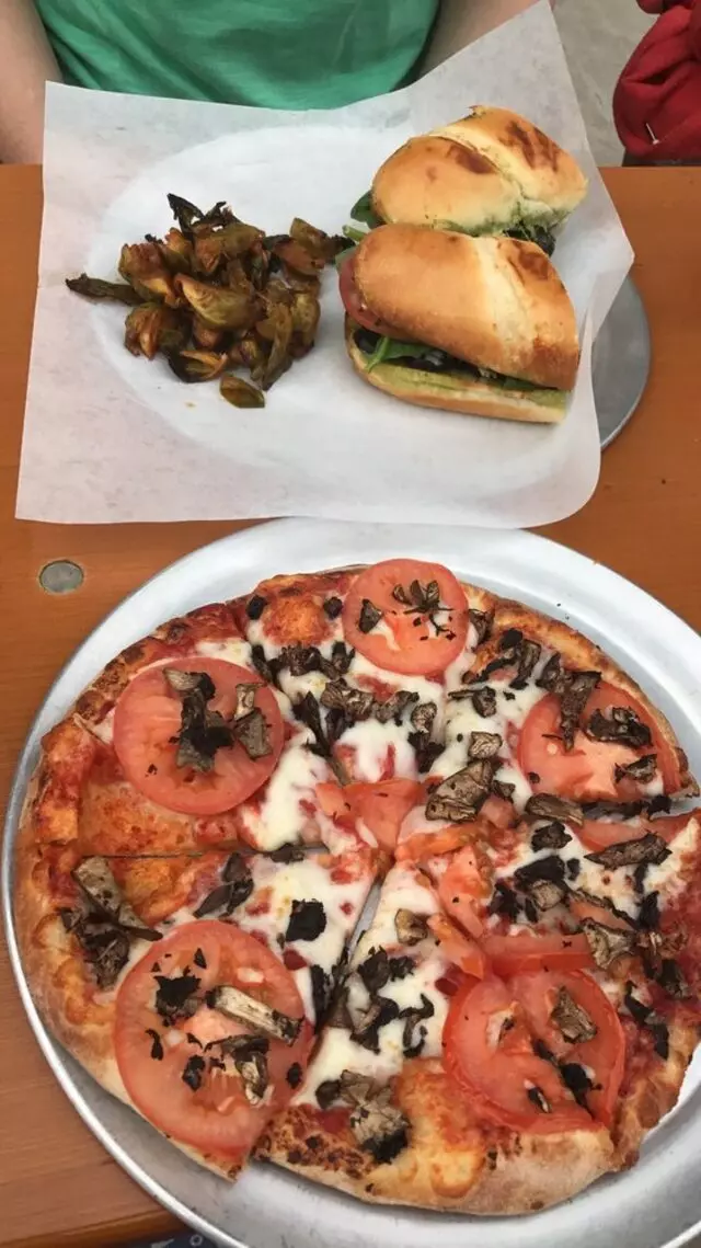 Aviator Pizza & Drafthouse