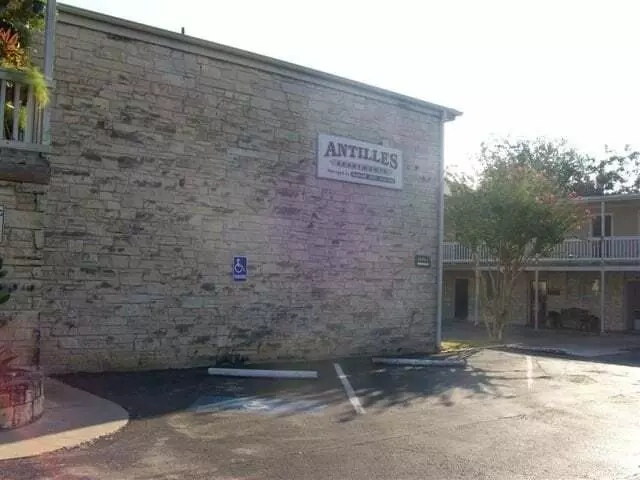 Antilles Apartments