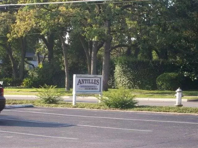 Antilles Apartments