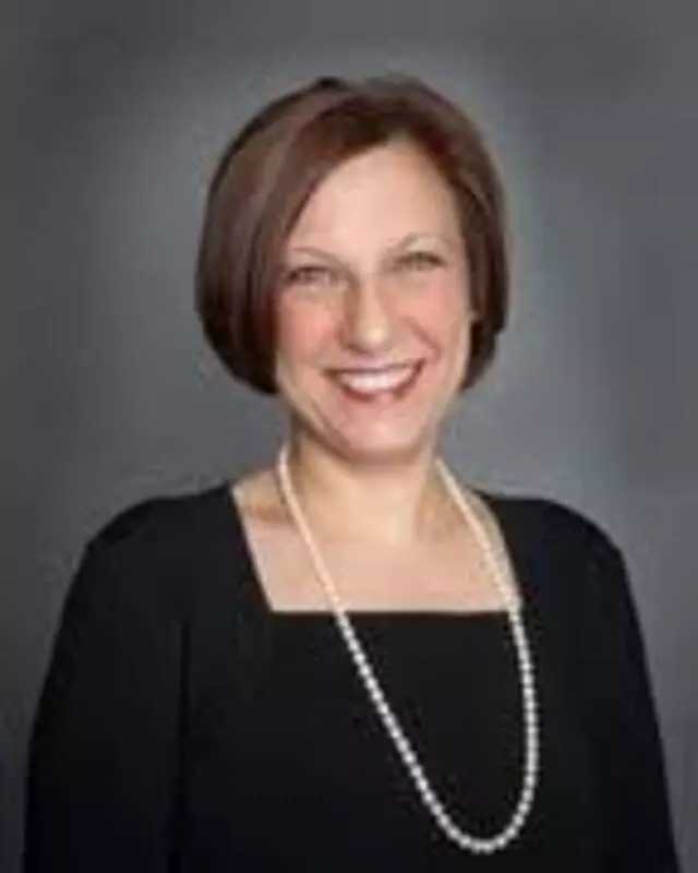 Arlene Maze - Dochen Realtors