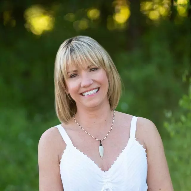 Lauren Johnston Intuitive Life Coach and Consultant