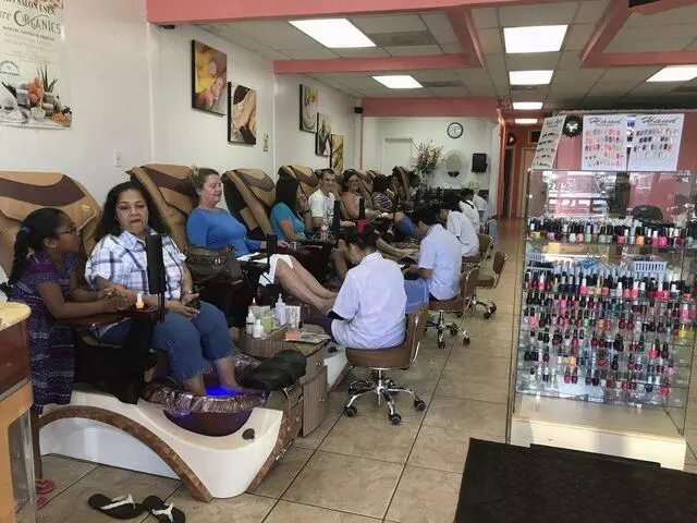 Angel’s Nail & Tanning