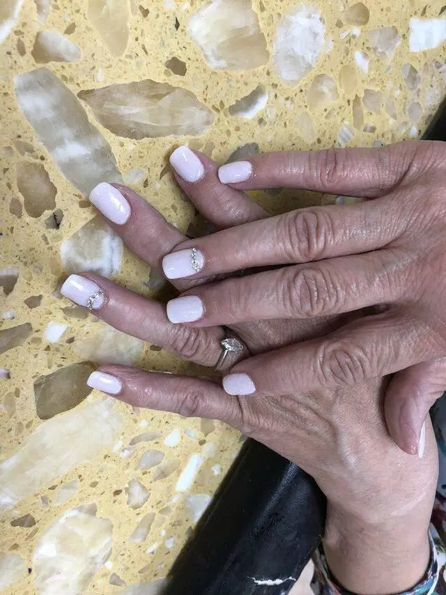 Angel’s Nail & Tanning