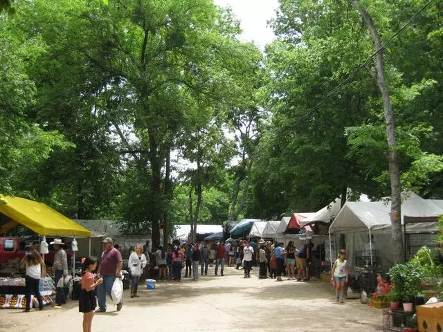 812 Market